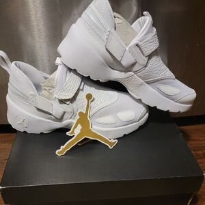 Jordan Trunner LX - size 7.5 - NIB